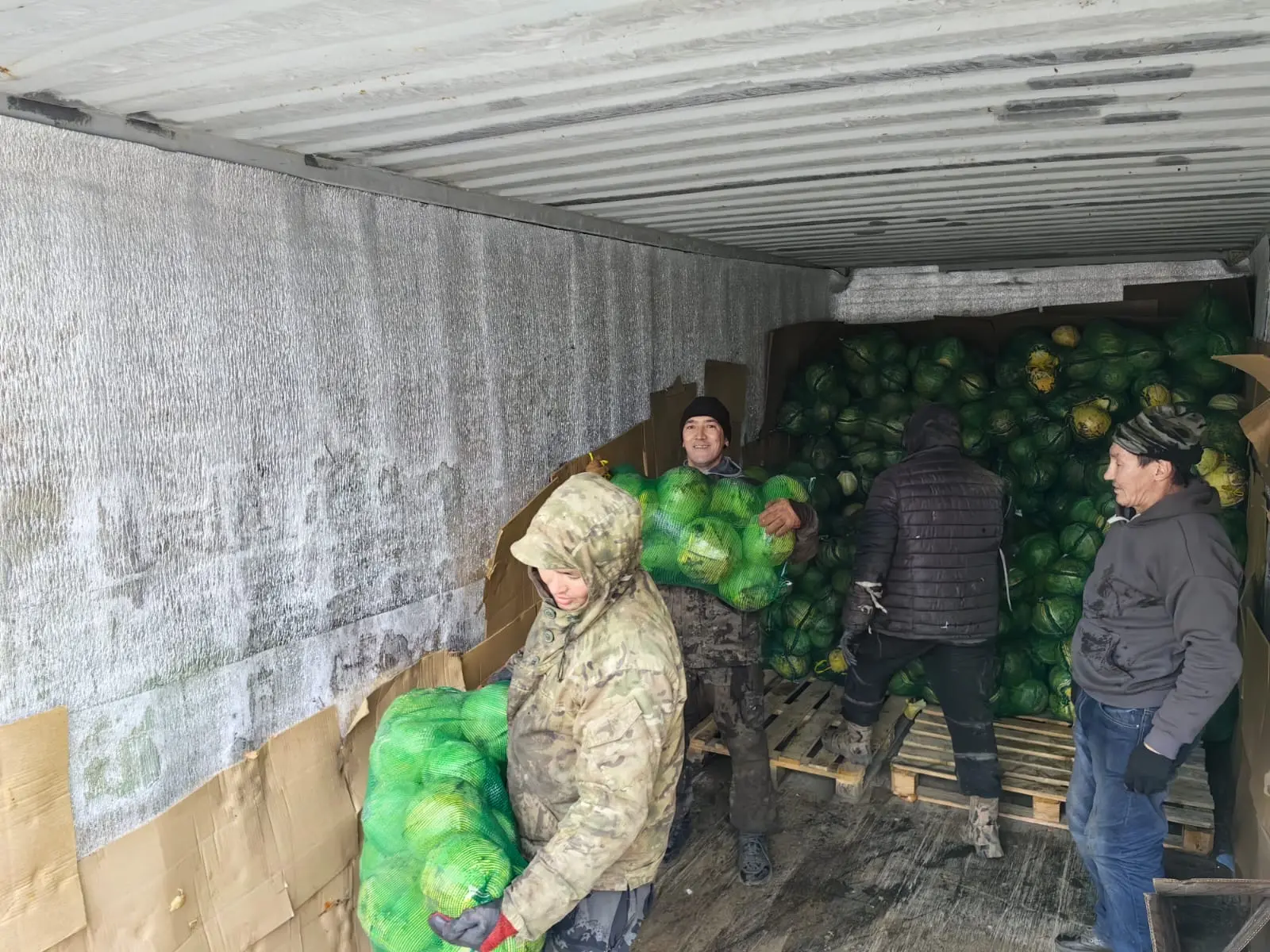 Более 110 тонн овощей доставили в арктические районы Якутии
